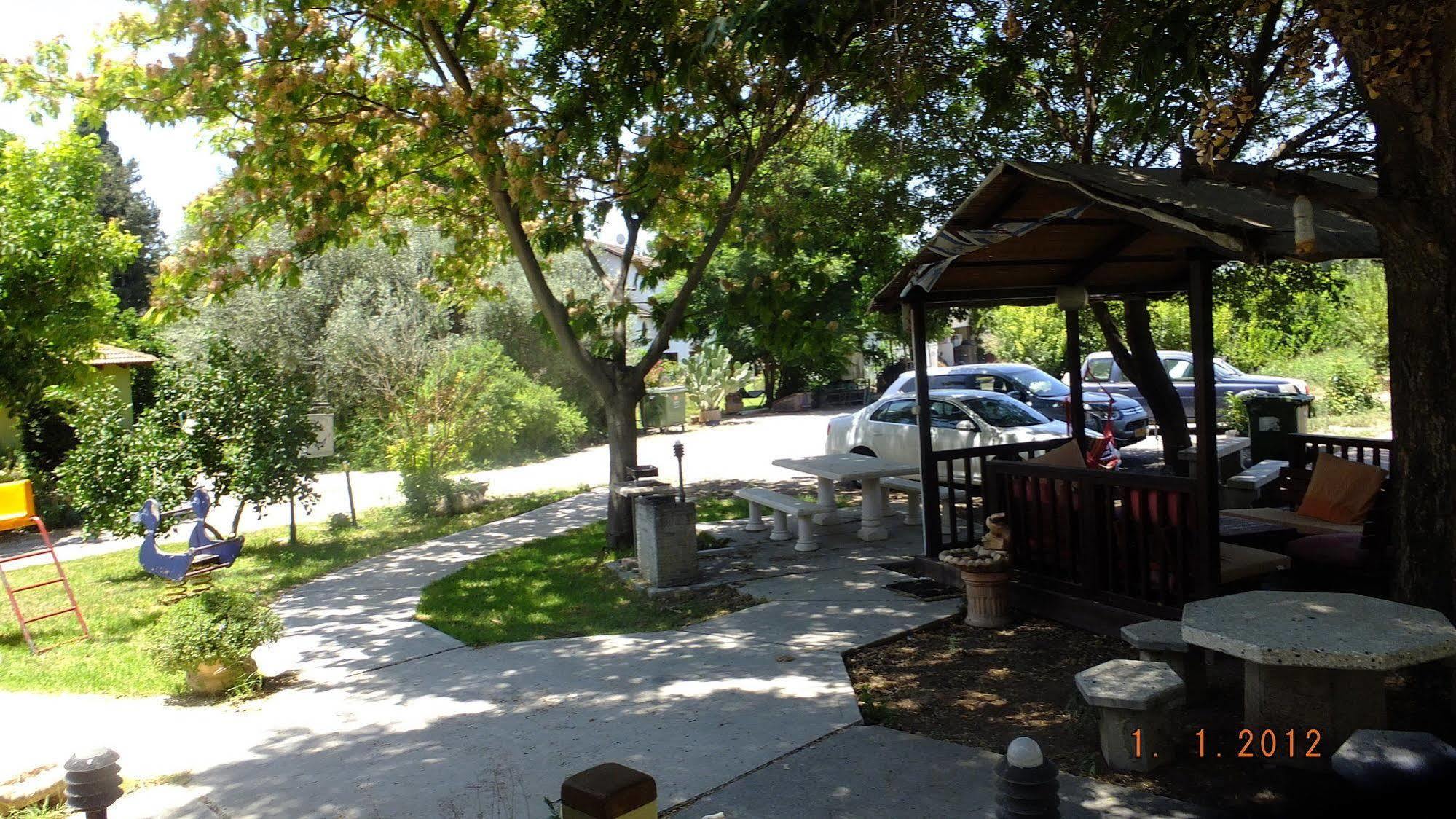 Nuriel Fruit & Guest House Sheʼar Yashuv 외부 사진